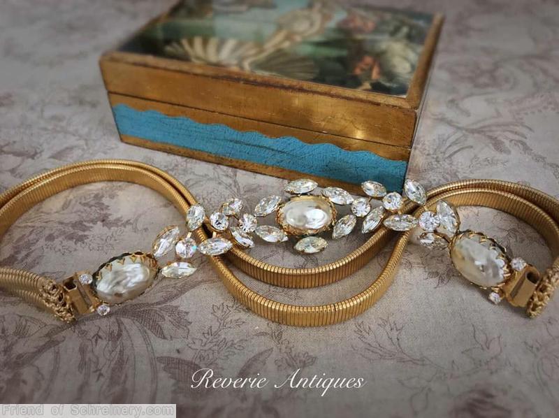 Schreiner 3 large oval cab connected by 18 navette 6 chaton crystal large oval baroque pearl goldtone stretch metal belt jewelry