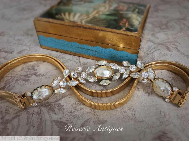 Schreiner 3 large oval cab connected by 18 navette 6 chaton crystal large oval baroque pearl goldtone stretch metal belt jewelry