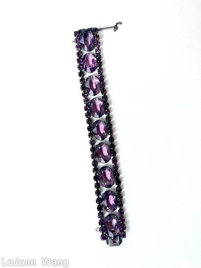 Schreiner 2 chain of small chaton border 9 large oval cab center purple jewelry