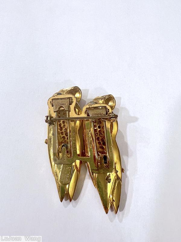 Schreiner head bowed parrot standing on branch duette pin enamel primary color gold 2nd color red 3rd color stone small crystal chaton material sterline silver coating gold wash jewelry