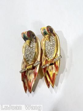 Schreiner head bowed parrot standing on branch duette pin enamel primary color gold 2nd color red 3rd color stone small crystal chaton material sterline silver coating gold wash jewelry