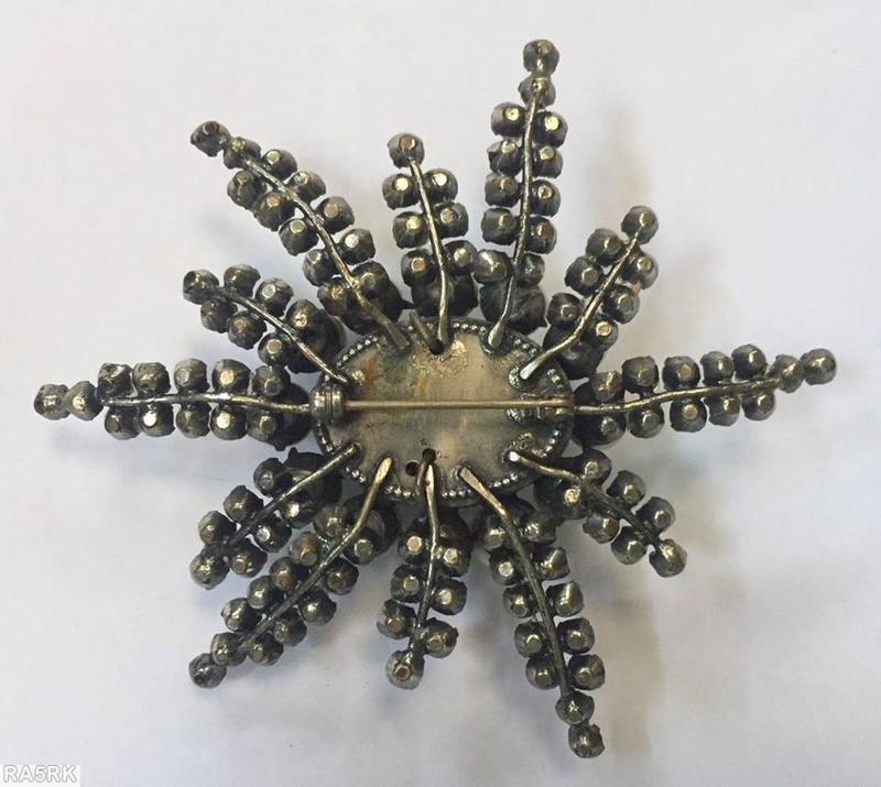 Schreiner 12 varied length branch snowflake pin large oval center 12 surrounding stone marbled emerald faux pearl crystal jewelry