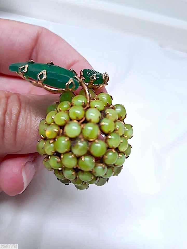 Schreiner 2 carved leaf domed clustered ball berry pin 1 large leaf 1 small leaf short hammered stem apple green chaton green carved leaf jewelry