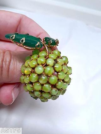 Schreiner 2 carved leaf domed clustered ball berry pin 1 large leaf 1 small leaf short hammered stem apple green chaton green carved leaf jewelry