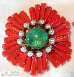 Schreiner 2 level 3 group of 5 keystone pin large round cab center stone 12 surrounding small chaton coral keystone marbled green round cab center faux pearl goldtone jewelry