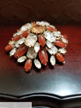 Schreiner 2 level domed radial pin top leve 4 emerald cut 4 navette chatton center bottom level 6 large navette 6 emerald cut peach faceted chaton center carnelian white gold venetian goldtone jewelry