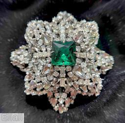 Schreiner 2 level of 4 cornered staggered pin large faceted square center surrounding 4 teardrop 4 buguette 8 small chaton crystal emerald silvertone jewelry