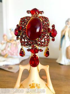 Schreiner 3 dangle top down pin large oval cab center top surrounding 3 round small stone in 4 wired pedal 4 large chaton ruby goldtone jewelry