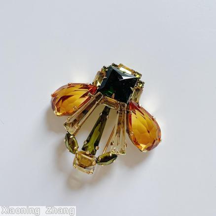 Schreiner 3 keystone body teardrop wing bug square stone head 4 surrounding small baguette large topaz faceted teardrop clear champagne keystone emerald square stone peridot keystone goldtone jewelry