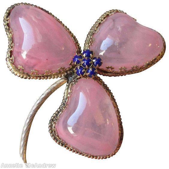 Schreiner 3 petal clover shaped pin 1 clustered flower center pink lapis goldtone jewelry