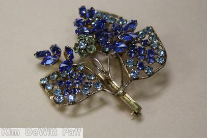 Schreiner 3 wired seeds leaf bunch pin marina blue ice blue green jewelry
