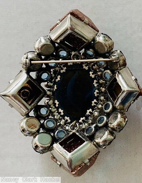 Schreiner 4 large square stone corner domed radial diamond shaped pin large oval center 3 rounds navy large oval cab center inverted fuchsia gold speckled large emerald cut corner violet ice blue silvertone jewelry