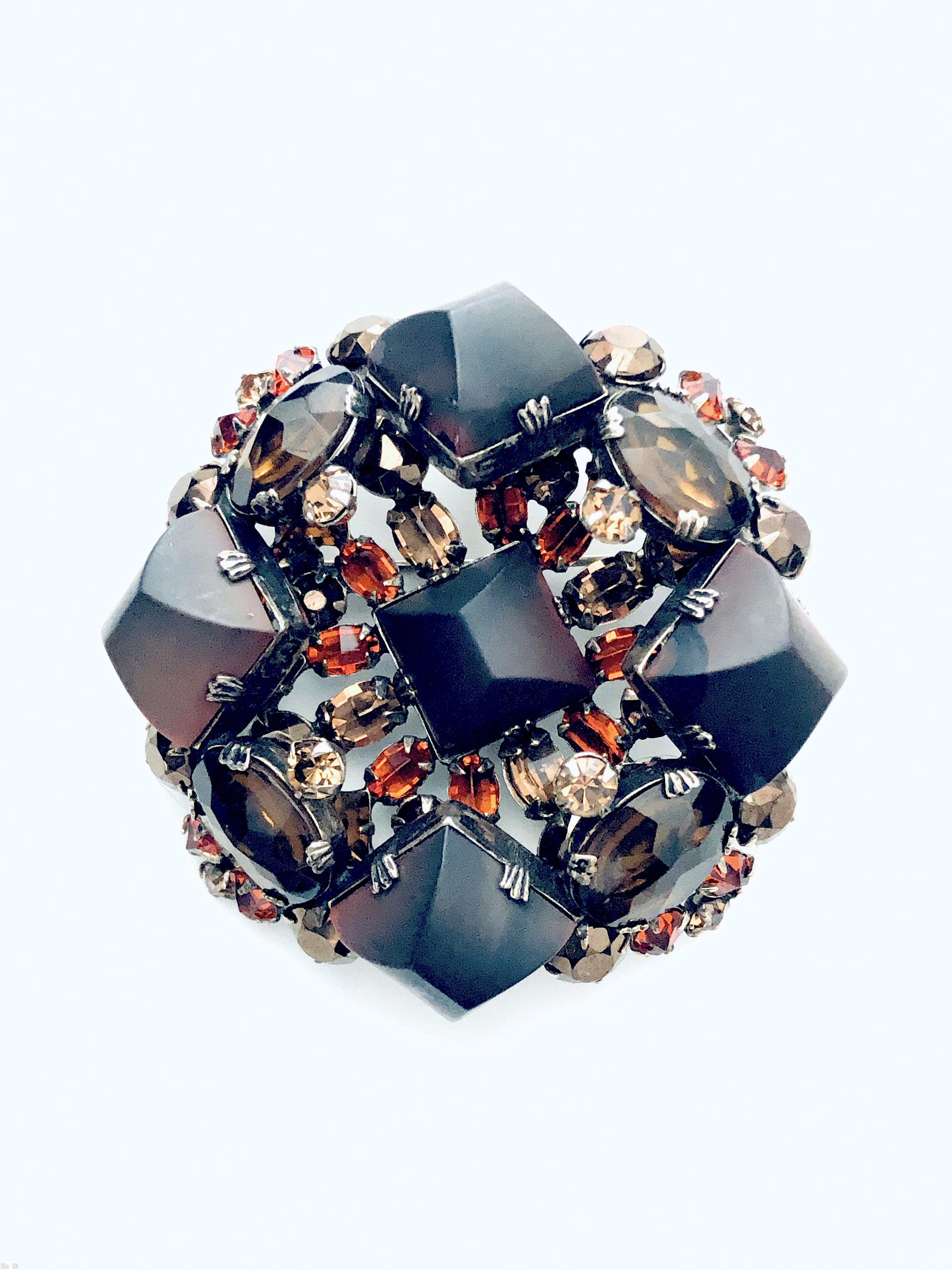 Schreiner 4 side matte stone concave flat bottom pin side 4 large oval stone 4 large 4 side matte stone 1 large 4 side matte stone center 12 small surrounding small oval stone dark red 4 side matte stone dark topaz large faceted oval stone siam red small faceted oval stone brown metalic small chaton jewelry