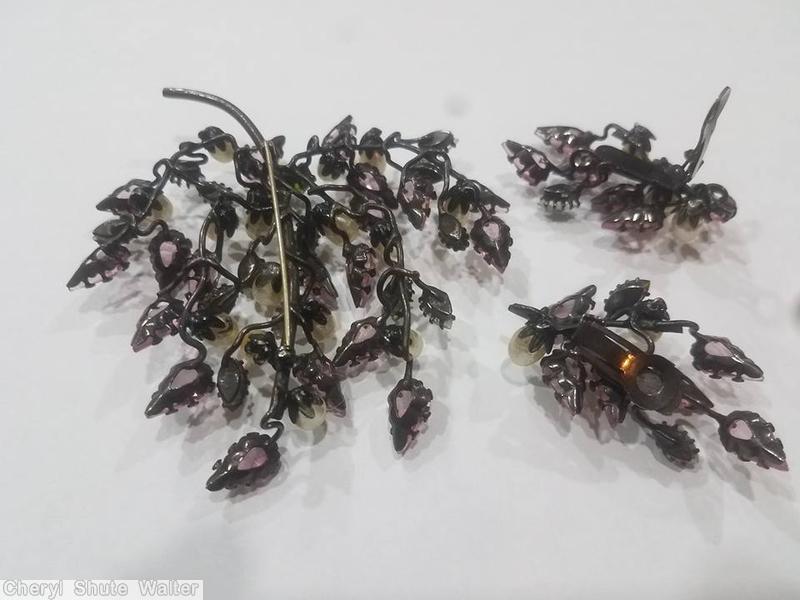 Schreiner 5 floral branch pin faceted teardrop clear peach faux pearl dark green japanned jewelry