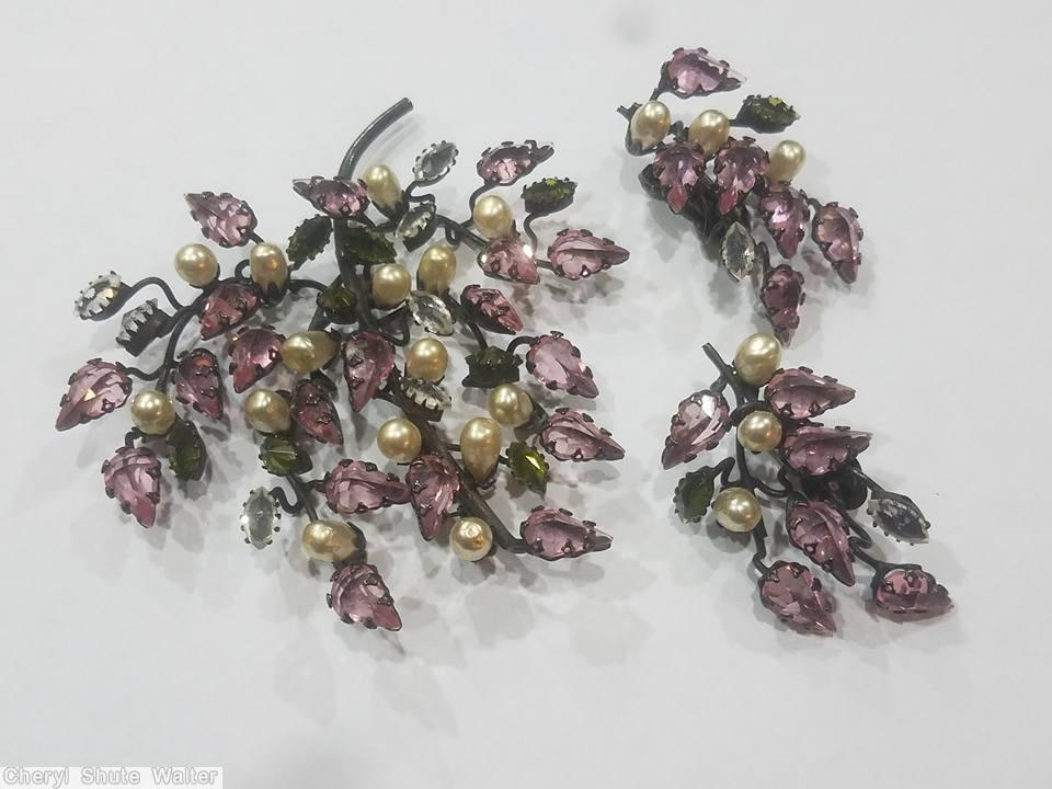 Schreiner 5 floral branch pin faceted teardrop clear peach faux pearl dark green japanned jewelry