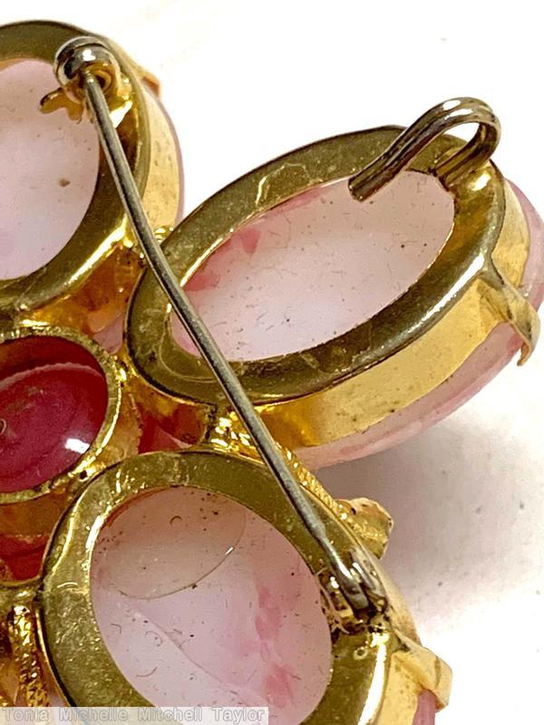 Schreiner 5 large oval cab 5 small chaton branch radial pin large chaton center pale pink marbled moon rock large oval art glass fuschia marble bubble opaque pink small chaton goldtone jewelry