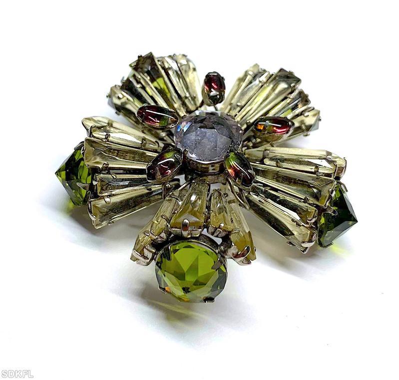 Schreiner 5 petal keystone radial 2 level pin pointy stone end faceted chaton center 5 navette top level champagne glass keystone peridot large faceted inverted bi color ruby green navette large faceted round center stone jewelry