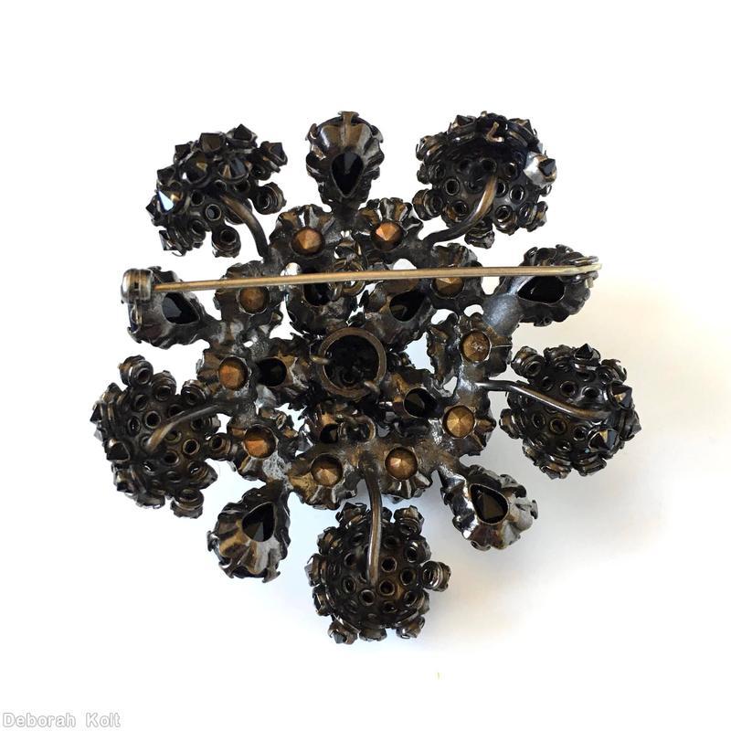 Schreiner 5 pointy star shaped domed radial 2 level pin 6 clustered ball clustered ball center 10 teardrop jet jewelry