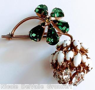 Schreiner 5 small leaf clustered berry pin 4 rounds clustered ball inverted stone 5 leaf on branch emerald teardrop white crystal goldtone jewelry
