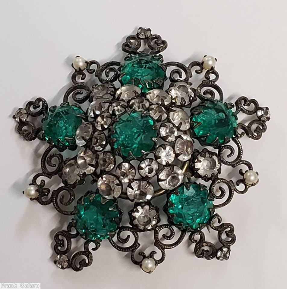 Schreiner 6 chaton scrollwork pentagon shaped pin emerald faceted chaton crystal jewelry