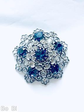 Schreiner 6 chaton scrollwork pentagon shaped pin faceted crystal blue silvertone jewelry