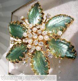 Schreiner 6 engraved leaf radial pin clustered ball center frosted pale blue leaf crystal goldtone jewelry