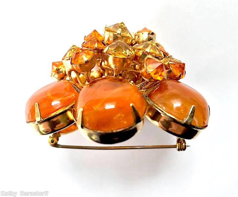 Schreiner 6 large round cab side domed round pin 10 chaton center marbled amber round cab clear champgne goldtone jewelry
