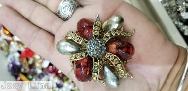 Schreiner 6 swirled wired ribbon radial double triangle pin 3 large bead clustered ball center 3 large oval cab marbled read large oval cab clear champgne wired ribbon 3 large silver metalic faux pearl jewelry