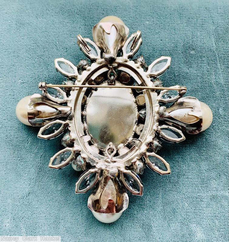 Schreiner 8 bead radial domed oval pin hook eye metal leaf deco 4 large bubble faux pearl bubble large baroque pearl center crystal navette silvertone jewelry