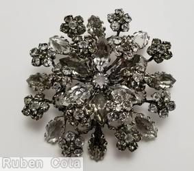 Schreiner 8 clustered flower spray pin crystal smoke silvertone jewelry