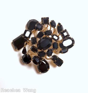 Schreiner 8 sprawling branch sprawling radial pin large oval center stone 8 surrounding emerald cut large teadrop large oval stone large round stone jet goldtone jewelry