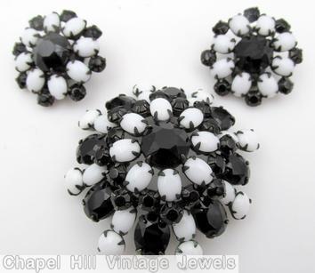 Schreiner domed radial round pin 3 rounds 8 surrounding stone chaton center large circle wire frame milkwhite jet japanned jewelry