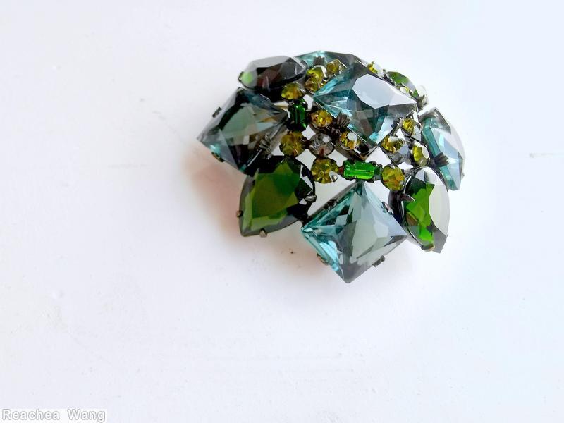 Schreiner domed square pin large faceted square center stone 4 large square faceted corner stone 4 large teardrop faceted aqua square crystal green faceted teardrop green small baguette peridot small chaton jewelry
