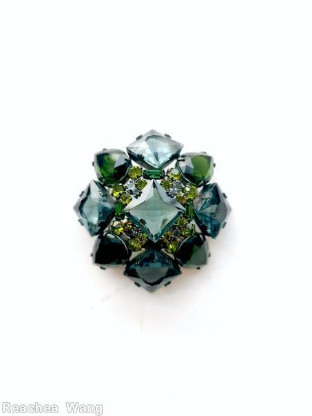 Schreiner domed square pin large faceted square center stone 4 large square faceted corner stone 4 large teardrop faceted aqua square crystal green faceted teardrop green small baguette peridot small chaton jewelry