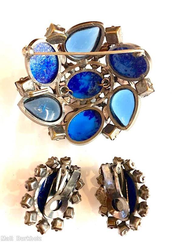 Schreiner domed swirled oval pin 3 large teardrop 3 large oval cab large oval center lapis blue large oval cab navy large teardrop fuchsia navette ice pink small square silvertone jewelry