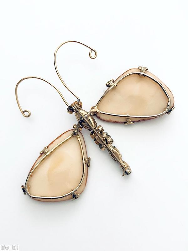 Schreiner dragonfly pin 2 large triangle marblelized stone wing 1 large navette 1 large oval stone 2 navette 6 small chaton 2 chaton eye 2 long antenna carnelian marblelized large stone large navett topaz body red small chaton eye white moonglow small chaton goldtone jewelry