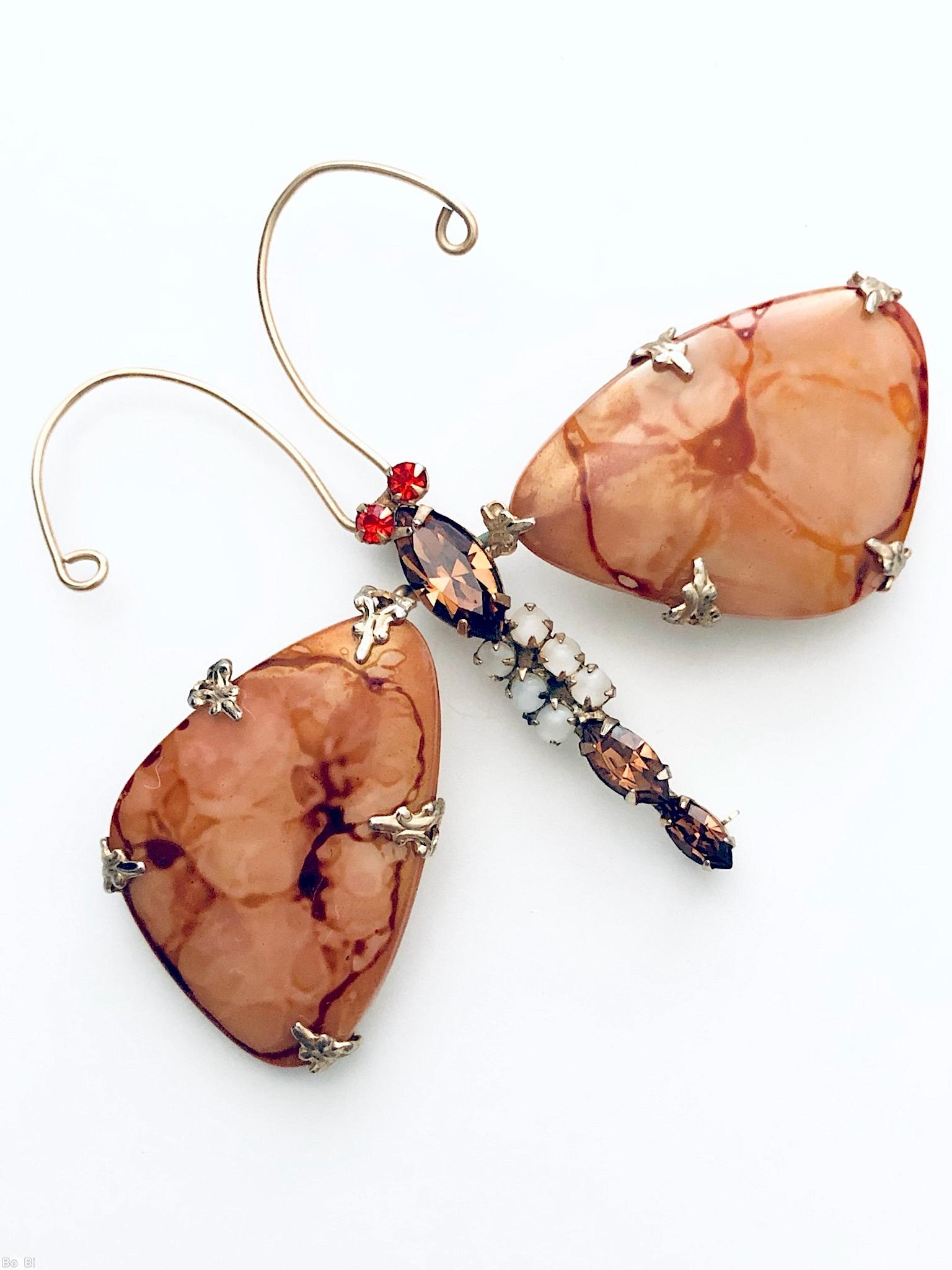 Schreiner dragonfly pin 2 large triangle marblelized stone wing 1 large navette 1 large oval stone 2 navette 6 small chaton 2 chaton eye 2 long antenna carnelian marblelized large stone large navett topaz body red small chaton eye white moonglow small chaton goldtone jewelry