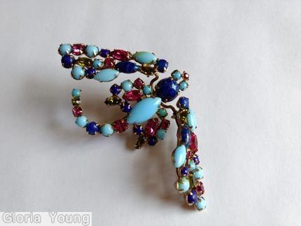 Schreiner dragonfly trembler tail of 7 varied size chaton large navette body wing of 3 row navette chaton lapis small round cab large opaque baby blue navette fuschia olivine chaton goldtone jewelry