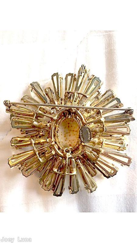 Schreiner giant ruffle keystone large oval center champagne keystone coral inverted small stone coral marbled large oval cab center jewelry