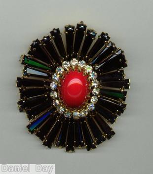 Schreiner giant ruffle keystone large oval center coral crystal jet goldtone jewelry