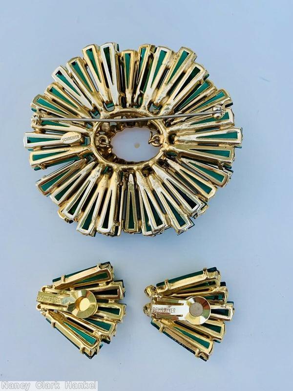 Schreiner giant ruffle keystone large oval center emerald keystone baroque pearl large oval center crystal jewelry