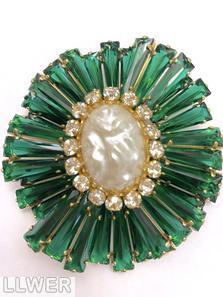 Schreiner giant ruffle keystone large oval center emerald keystone baroque pearl large oval center crystal jewelry