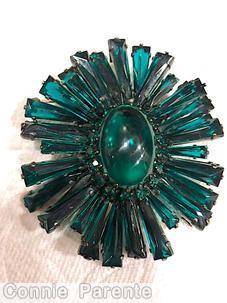 Schreiner giant ruffle keystone large oval center emerald 1 round small surrounding chaton jewelry