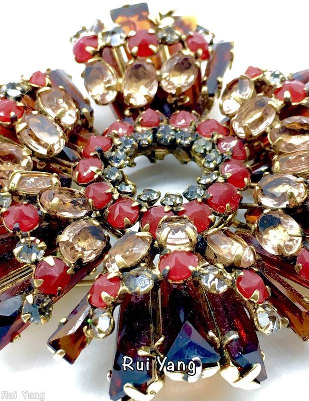 Schreiner hexagon keystone ruffle pin 2 level radial hook eye brown keystone carnelian chaton smoky inverted champagne goldtone jewelry