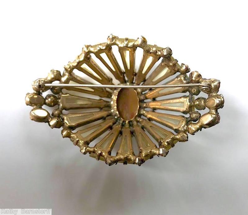 Schreiner high domed radial eye shaped ruffle pin keystone large oval center marbled carnelian large oval cab center clear champgne keystone carnelian faceted oval stone goldtone jewelry