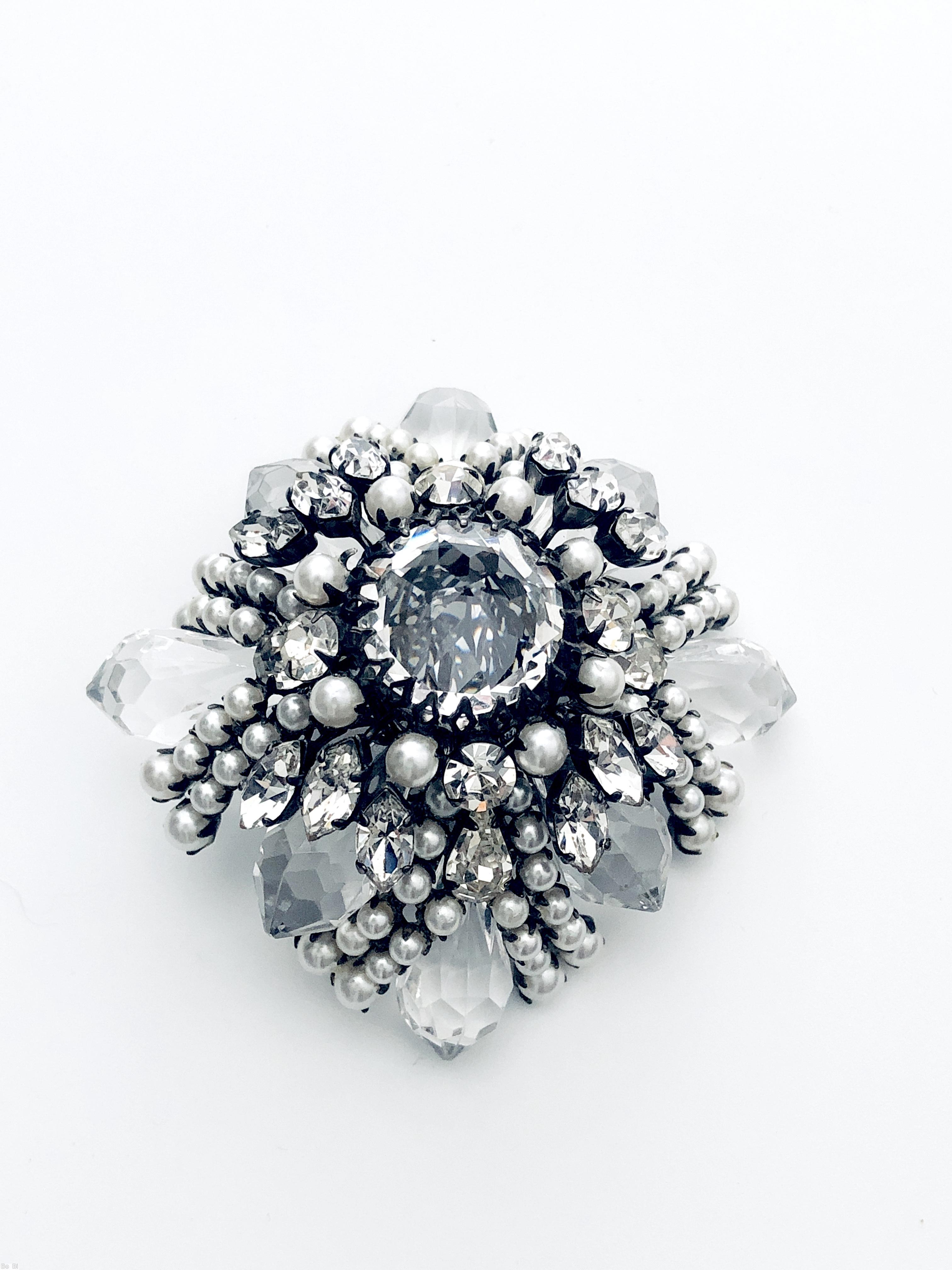 Schreiner highly domed 8 large faceted teardrop radial pin large inverted stone center 8 surrounding small faux pearl 4 surrounding small chaton 16 branch of 4 faux pearl large faceted crystal teardrop large faceted inverted stone center faux pearl filigree back jewelry