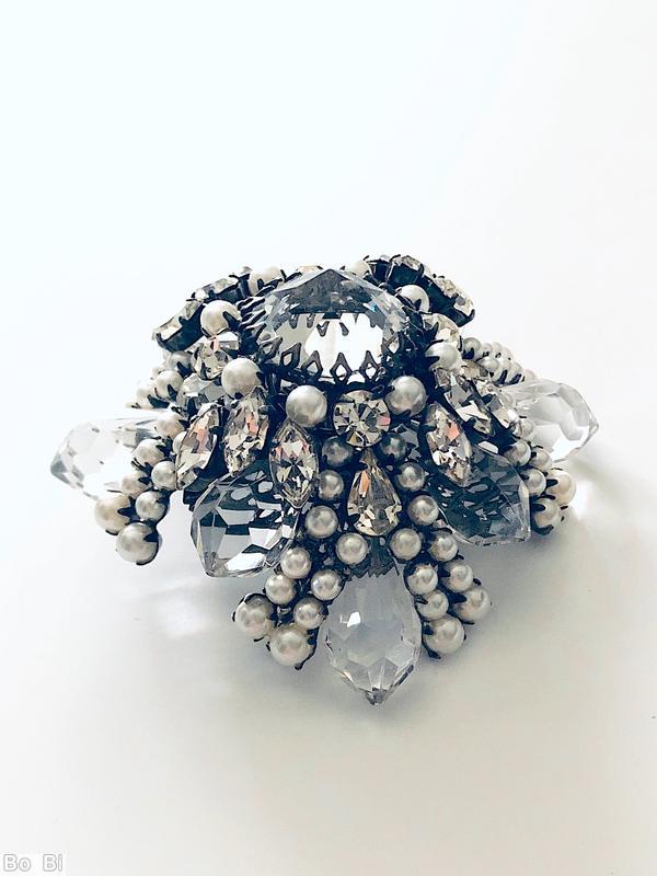 Schreiner highly domed 8 large faceted teardrop radial pin large inverted stone center 8 surrounding small faux pearl 4 surrounding small chaton 16 branch of 4 faux pearl large faceted crystal teardrop large faceted inverted stone center faux pearl filigree back jewelry