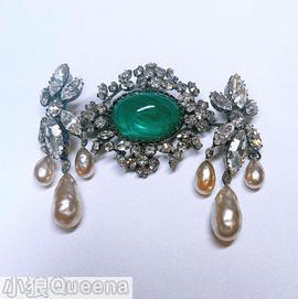 Schreiner horizontal 2 flower end large oval center pin 2 clustered flower 4 branch 3 dangling barroque pearl on each end crystal marbled emerald jewelry
