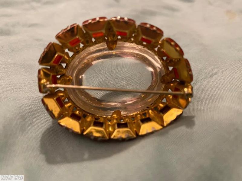 Schreiner large highly domed oval shaped jelly belly pin large half egg shaped jelly belly center 15 small square stone at side crystal carnelian square stone amber inverted goldtone jewelry