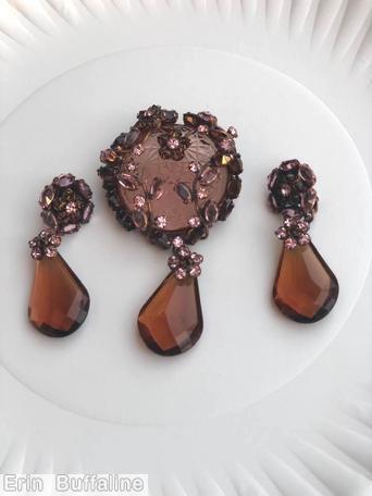 Schreiner large molded flower disc dangling pin large teardrop dangle 4 flower branch 4 clustered flower dark peach molded flower disc brown pink goldtone jewelry